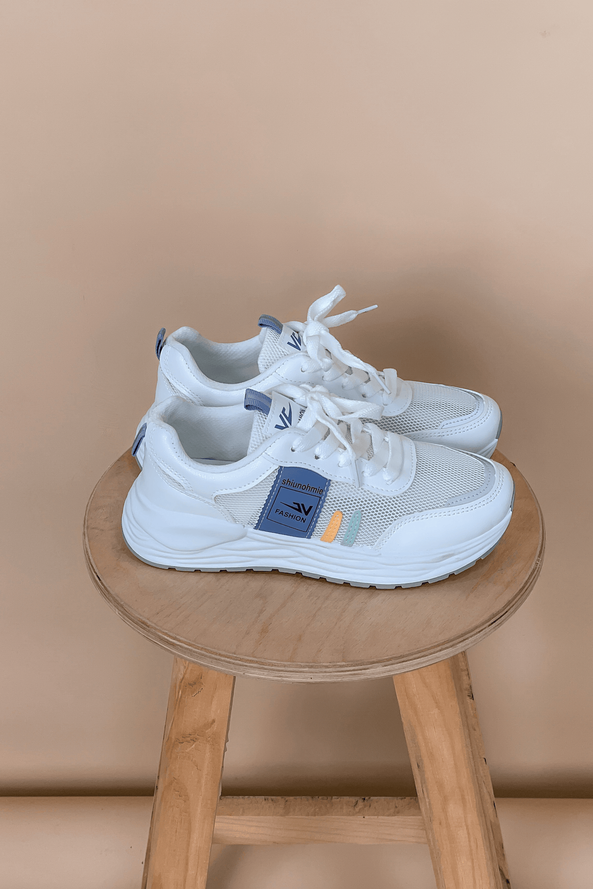 3 Outfits con tus zapatillas básicas